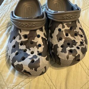 Kids crocs size 13. Camo